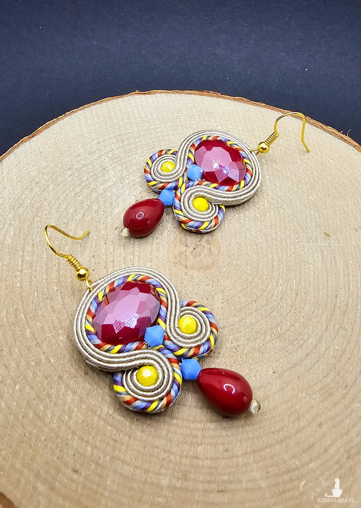 Kolorowe kolczyki sutasz z czerwonymi kryształkami